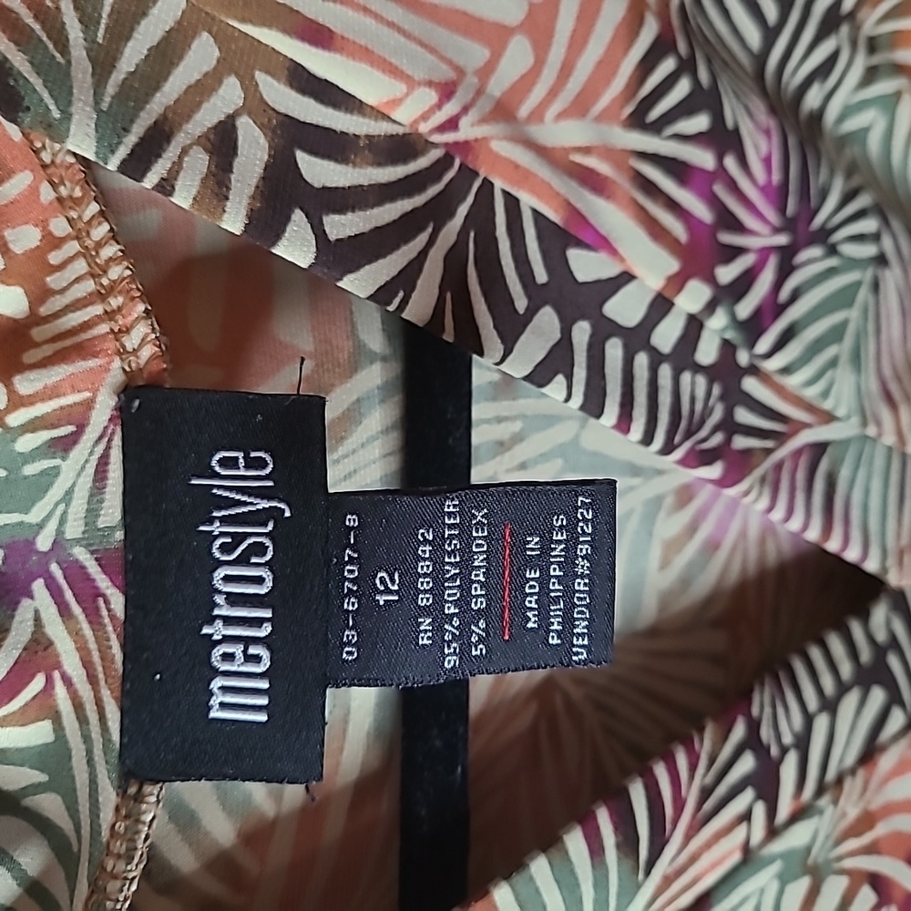 Earth color's leaf print dress. - Picture 3 of 4